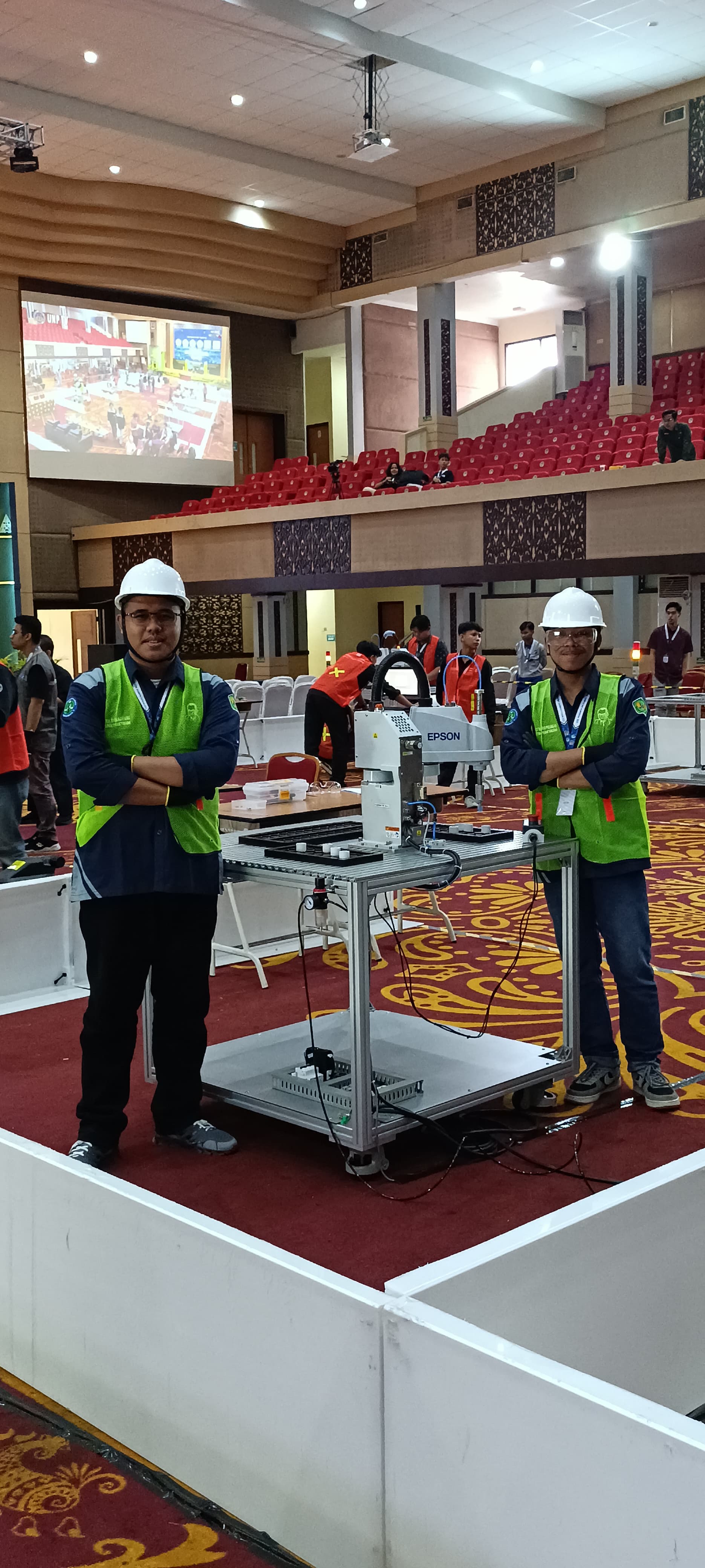 Tim Mahasiswa TRKJ Raih Juara 1 Kategori Best Collaborative Team di Kompetisi Robotika Nasional